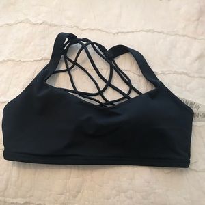 **NWT Lululemon bra with cut out pattern in back